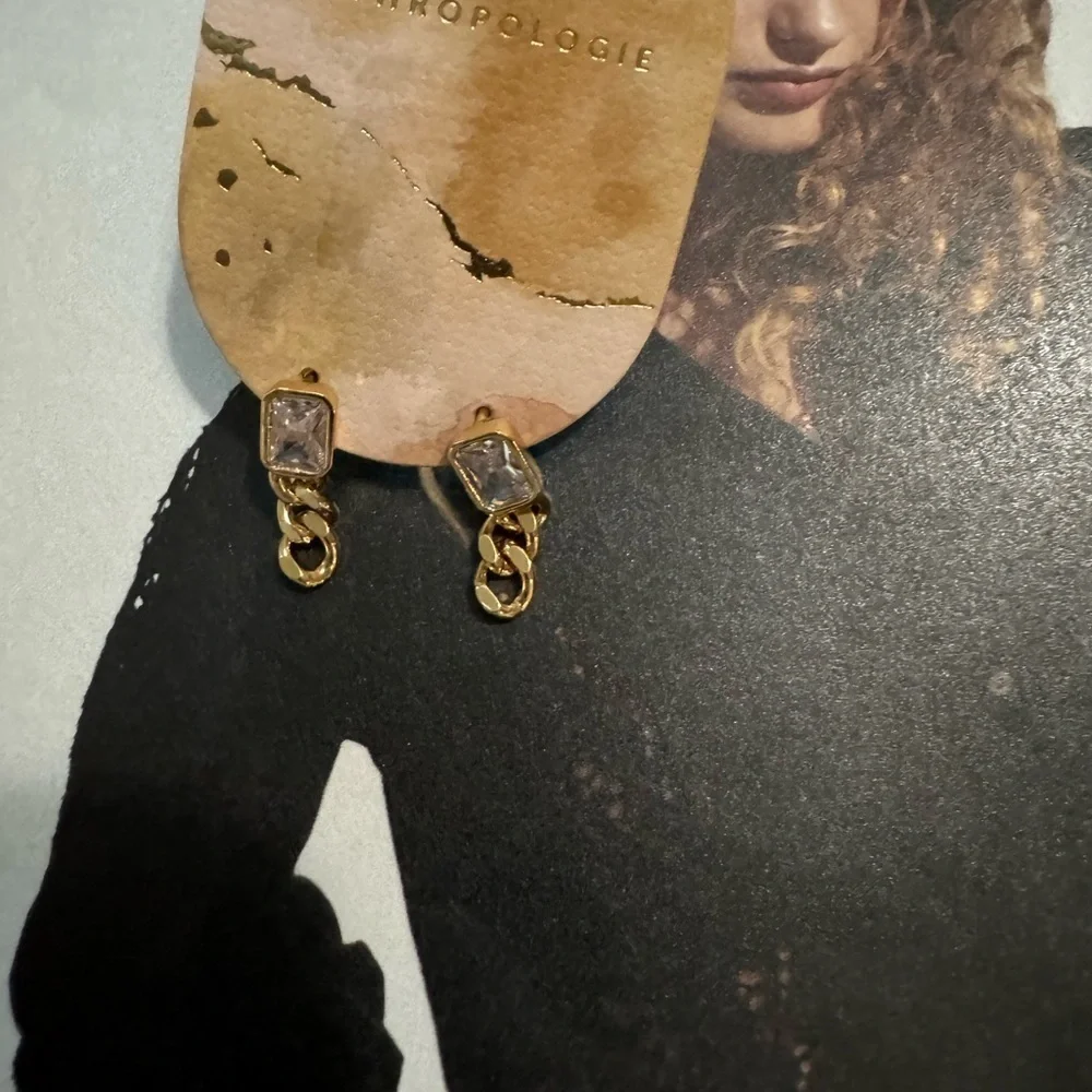 Elegant Gold toneDangle Earrings - Picture 3 of 4